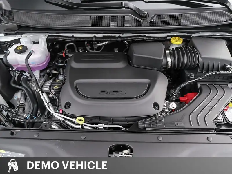 2026 Chrysler Pacifica Select, bílá, 1 012 km, dovoz Kanada — foto 7 z 10