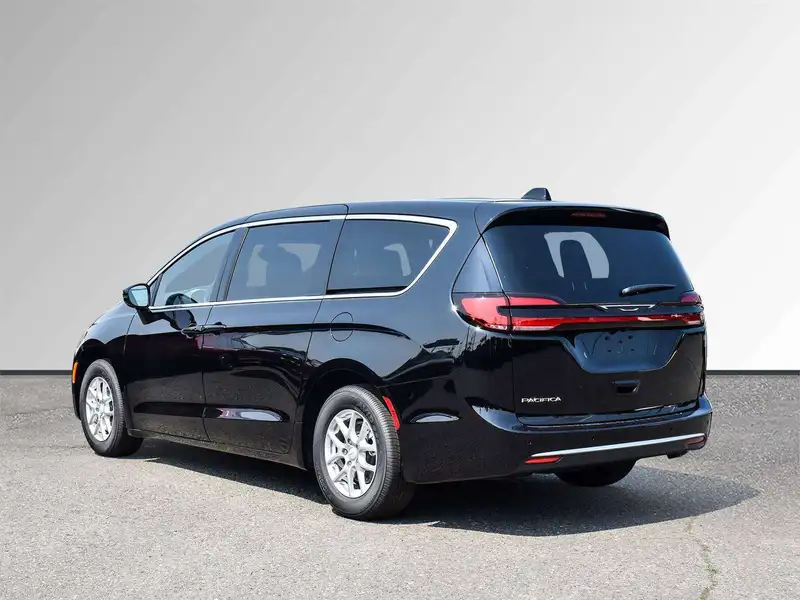 2027 Chrysler Pacifica Select, černá, 28 km, dovoz Kanada — foto 4 z 12