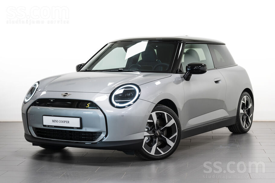 2026 MINI Hatch, Lotyšsko — foto 1