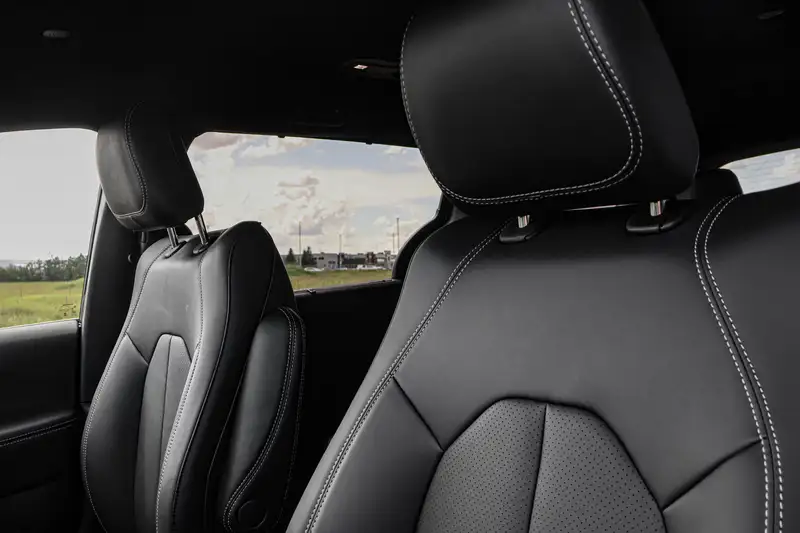 2027 Chrysler Pacifica Select AWD, červená, 17 km, dovoz Kanada — foto 10 z 12