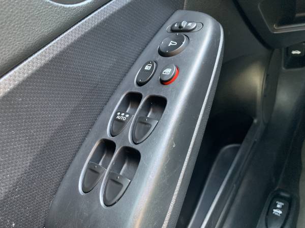 2011 Honda, dovoz Kanada — foto 10 z 12
