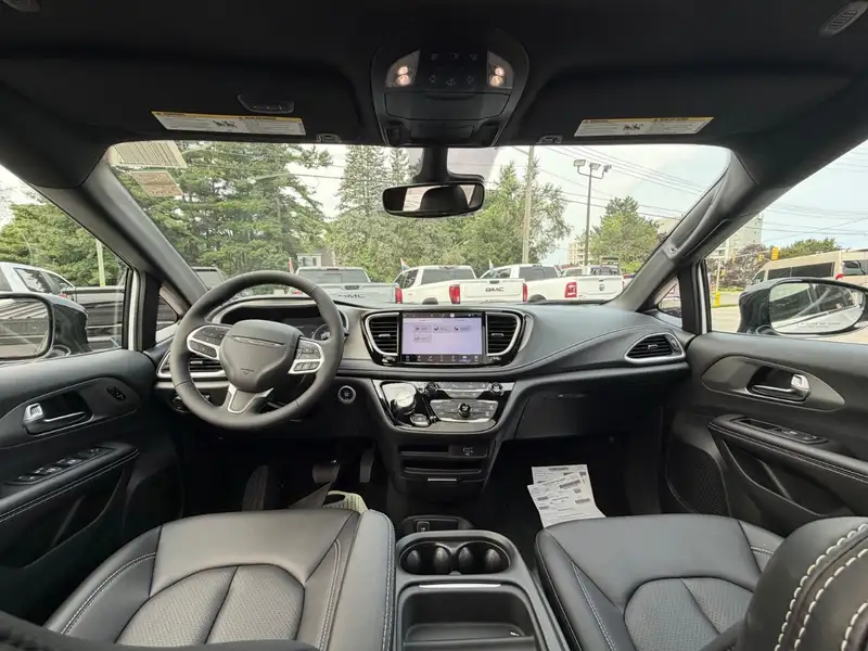 2027 Chrysler Pacifica Select, bílá, 10 km, dovoz Kanada — foto 12 z 12