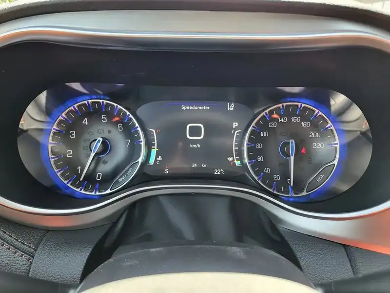 2025 Chrysler Pacifica Pinnacle, černá, 2 667 km, dovoz Kanada — foto 11 z 12