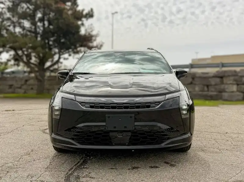 2027 Chrysler Pacifica SELECT | S Package, černá, 1 500 km, dovoz Kanada — foto 2 z 12