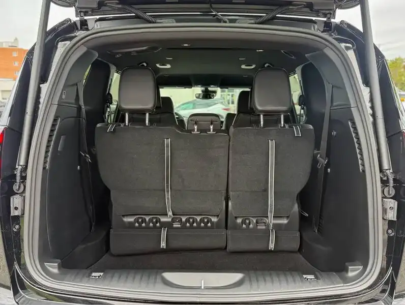 2027 Chrysler Pacifica SELECT | S Package, černá, 1 500 km, dovoz Kanada — foto 8 z 12