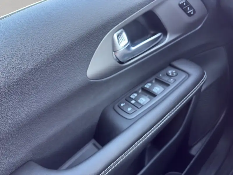 2027 Chrysler Pacifica Select, bílá, 13 km, dovoz Kanada — foto 10 z 12