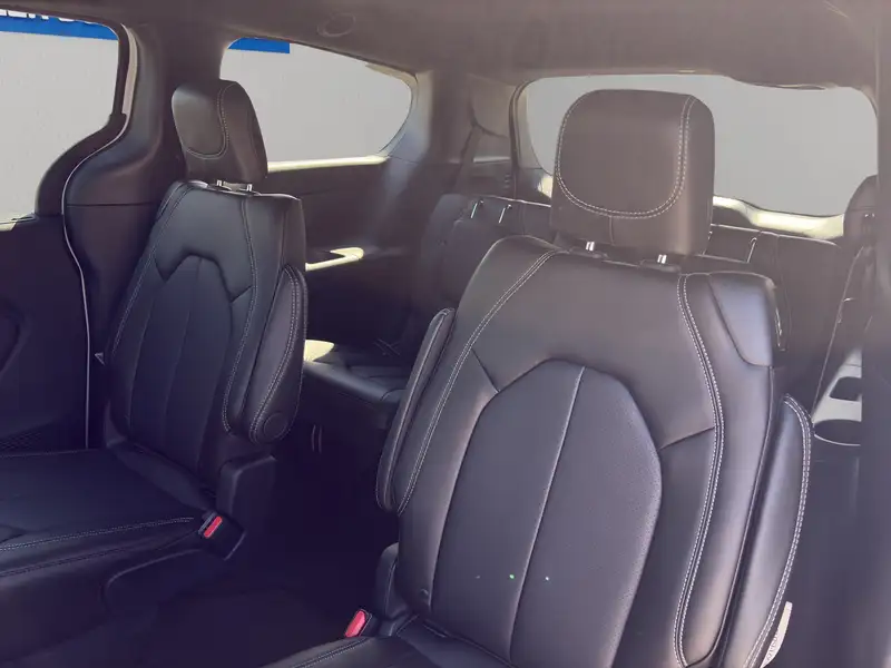 2027 Chrysler Pacifica Select, bílá, 13 km, dovoz Kanada — foto 11 z 12