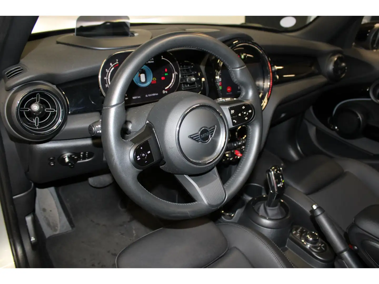 2024 MINI Cooper, 21 500 km, Francie — foto 8 z 12