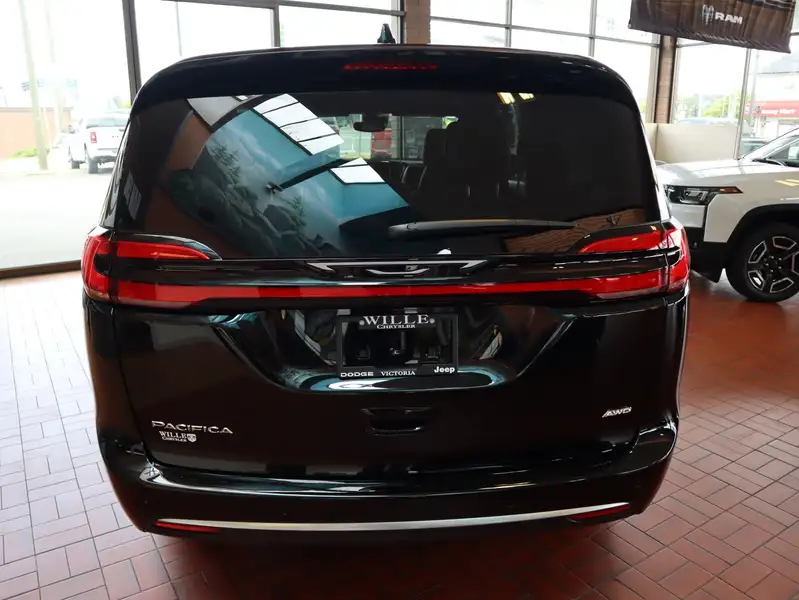 2027 Chrysler Pacifica Select AWD, černá, dovoz Kanada — foto 5 z 12