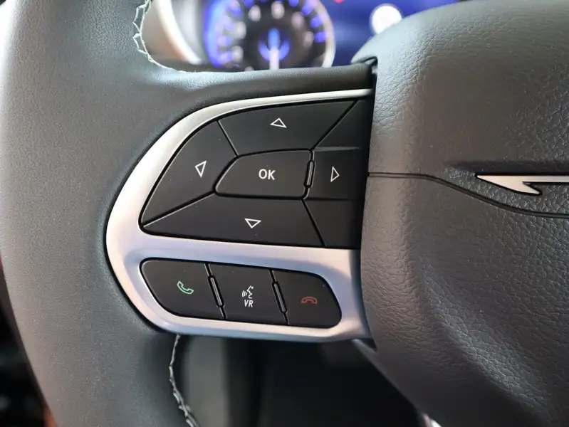 2027 Chrysler Pacifica Select AWD, černá, dovoz Kanada — foto 9 z 12
