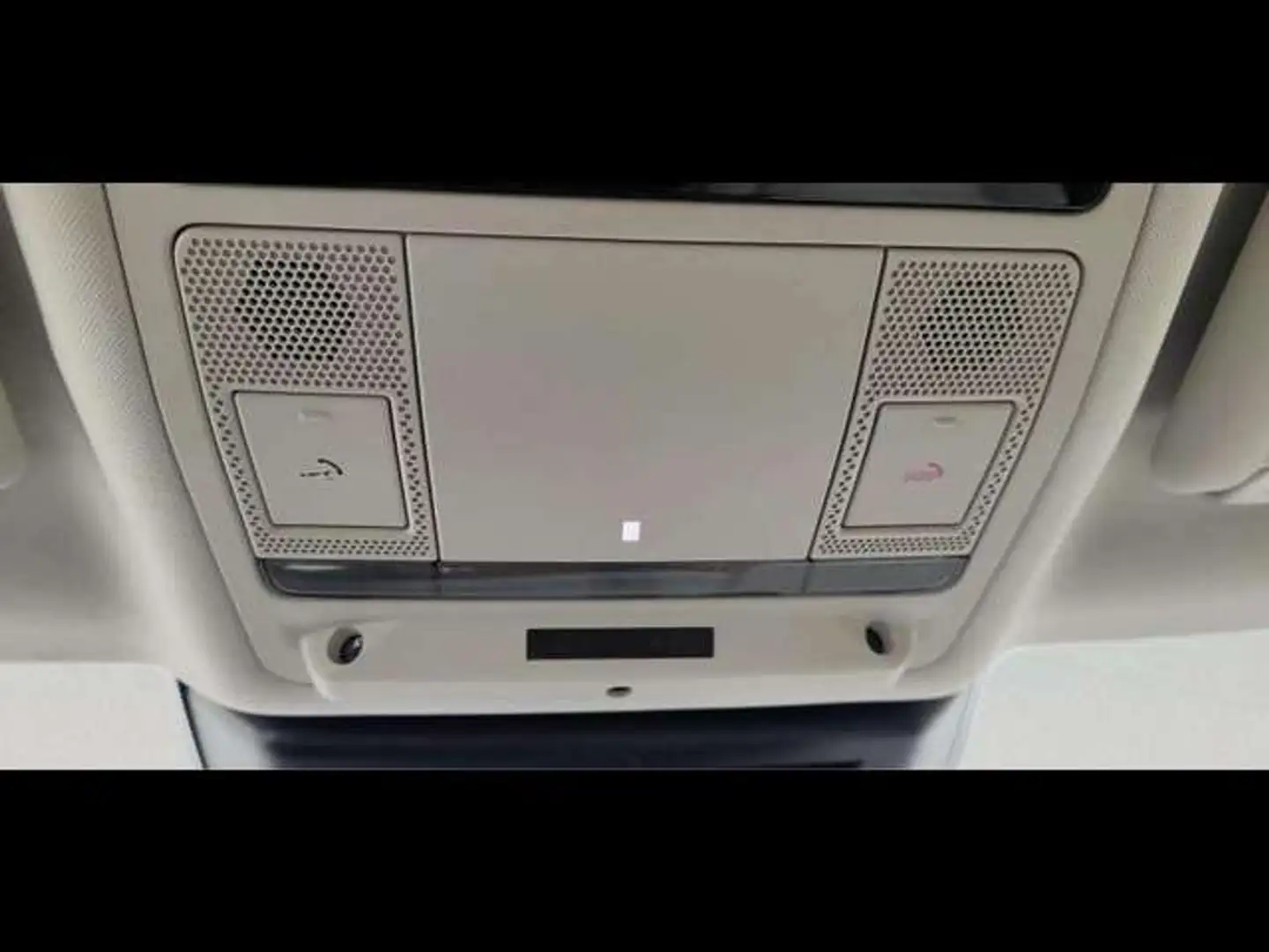 2023 Jaguar E-Pace, 74 021 km, Francie — foto 12 z 12