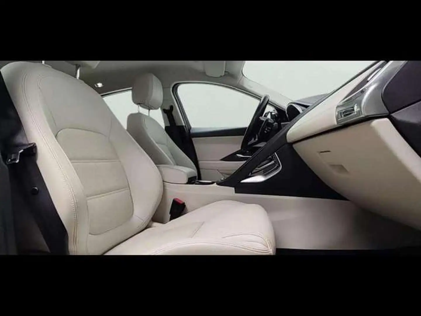 2023 Jaguar E-Pace, 74 021 km, Francie — foto 6 z 12