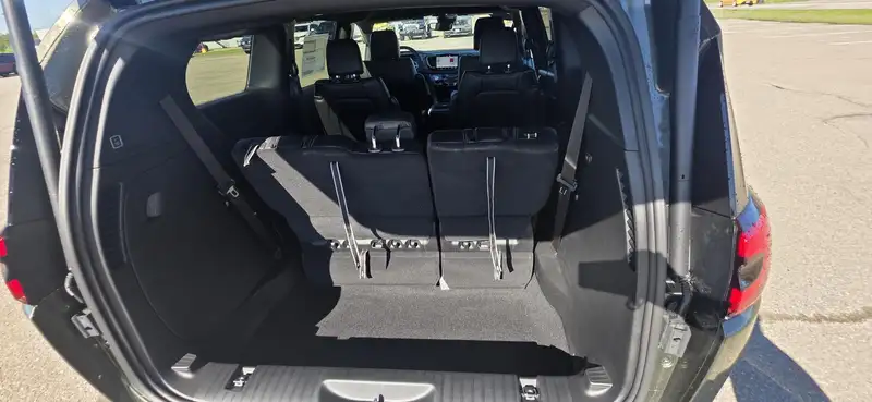 2027 Chrysler Pacifica, zelená, dovoz Kanada — foto 10 z 12
