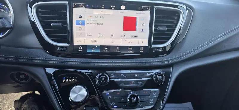 2027 Chrysler Pacifica, zelená, dovoz Kanada — foto 12 z 12