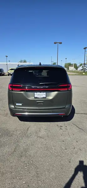 2027 Chrysler Pacifica, zelená, dovoz Kanada — foto 6 z 12