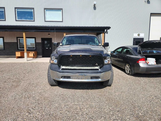 2017 RAM 1500, šedá, 203 771 km, dovoz Kanada — foto 3 z 5