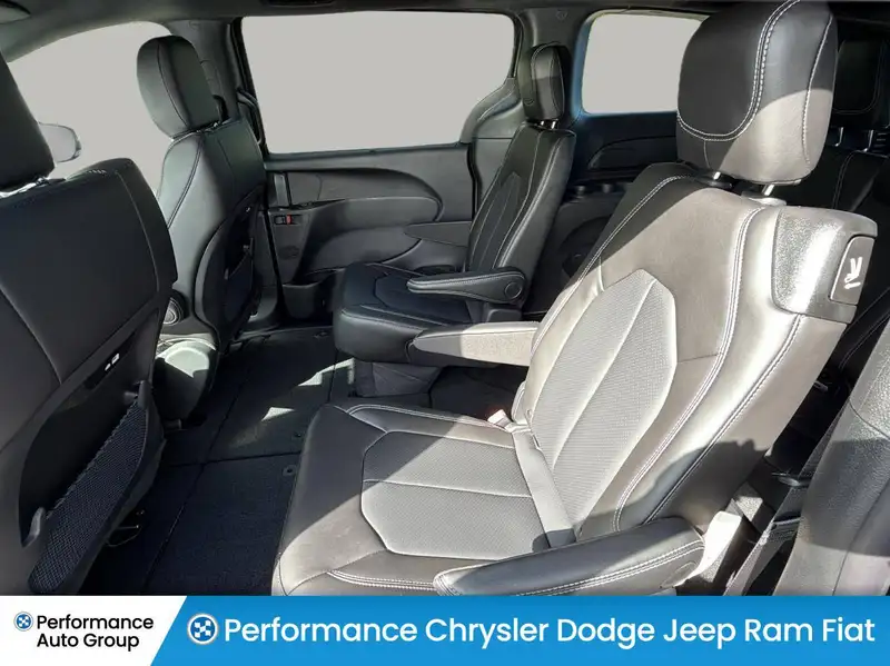 2027 Chrysler Pacifica Select, zelená, dovoz Kanada — foto 12 z 12