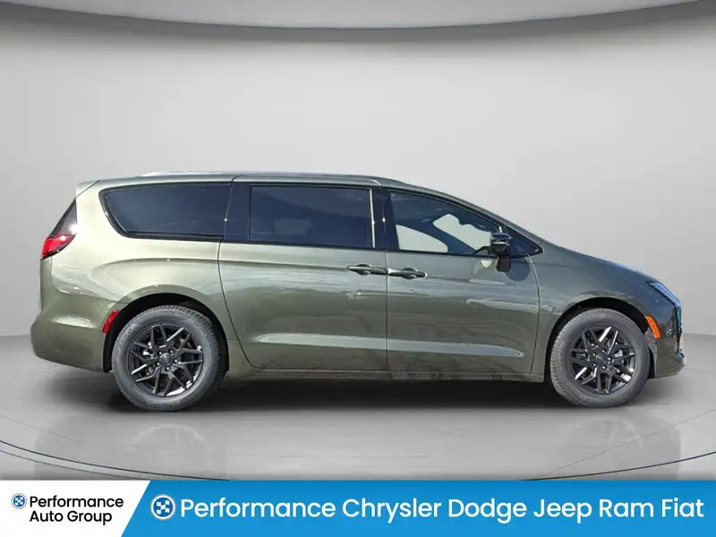 2027 Chrysler Pacifica Select, zelená, dovoz Kanada — foto 4 z 12