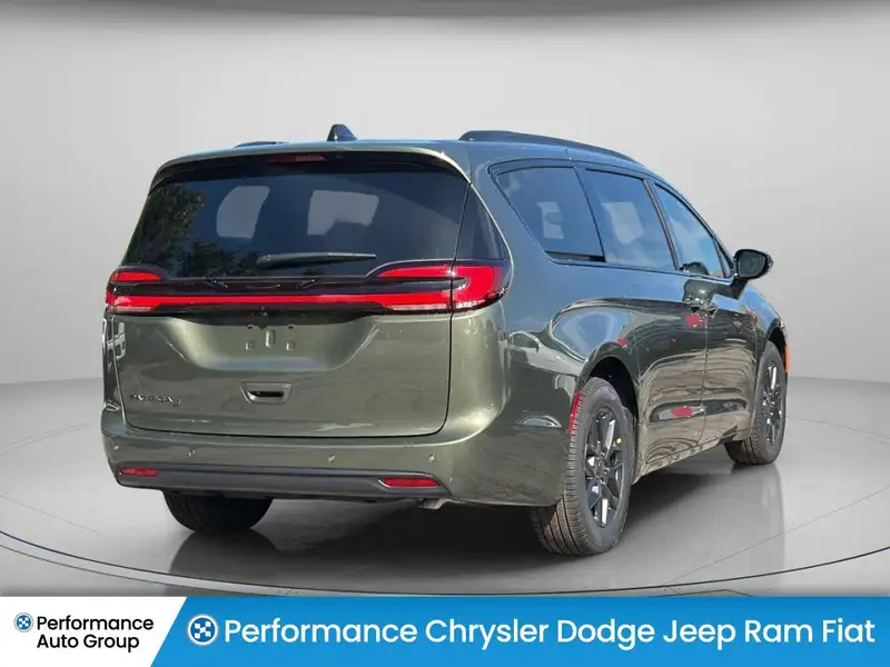 2027 Chrysler Pacifica Select, zelená, dovoz Kanada — foto 5 z 12