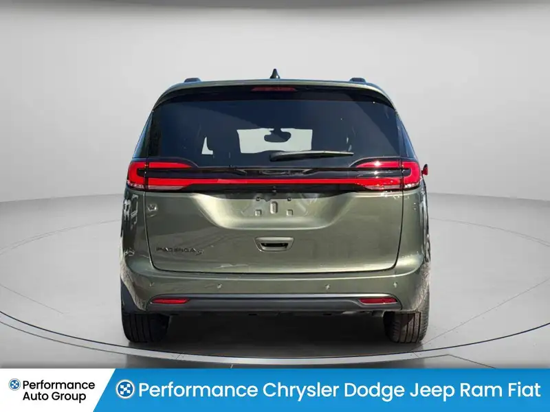 2027 Chrysler Pacifica Select, zelená, dovoz Kanada — foto 6 z 12