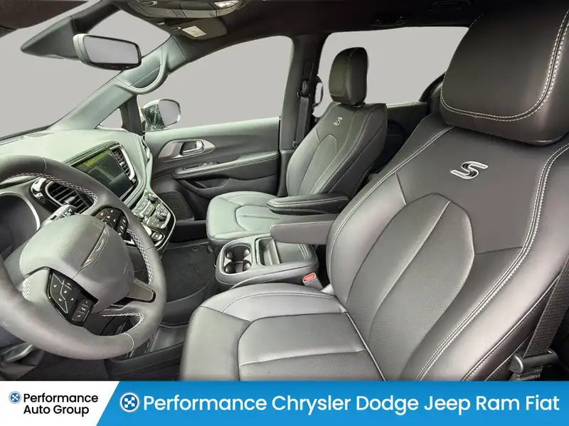 2027 Chrysler Pacifica Select, černá, dovoz Kanada — foto 11 z 12
