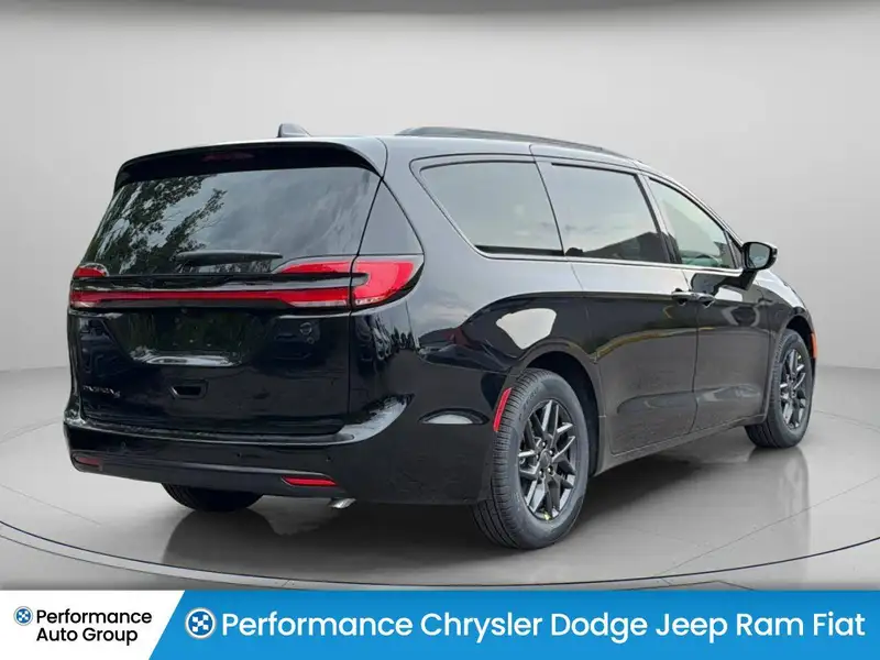 2027 Chrysler Pacifica Select, černá, dovoz Kanada — foto 5 z 12