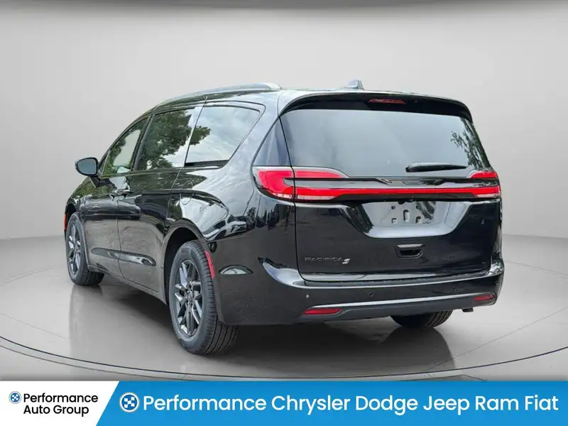 2027 Chrysler Pacifica Select, černá, dovoz Kanada — foto 7 z 12