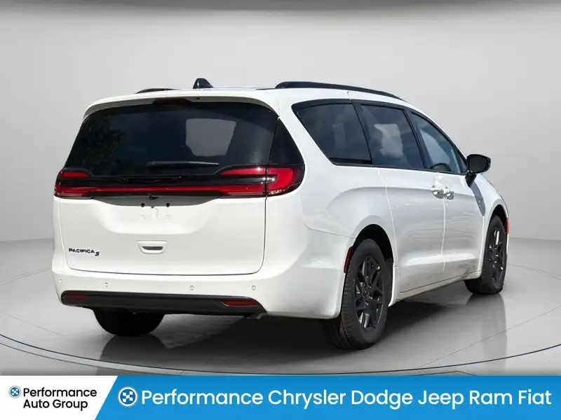 2027 Chrysler Pacifica Select, bílá, dovoz Kanada — foto 5 z 12