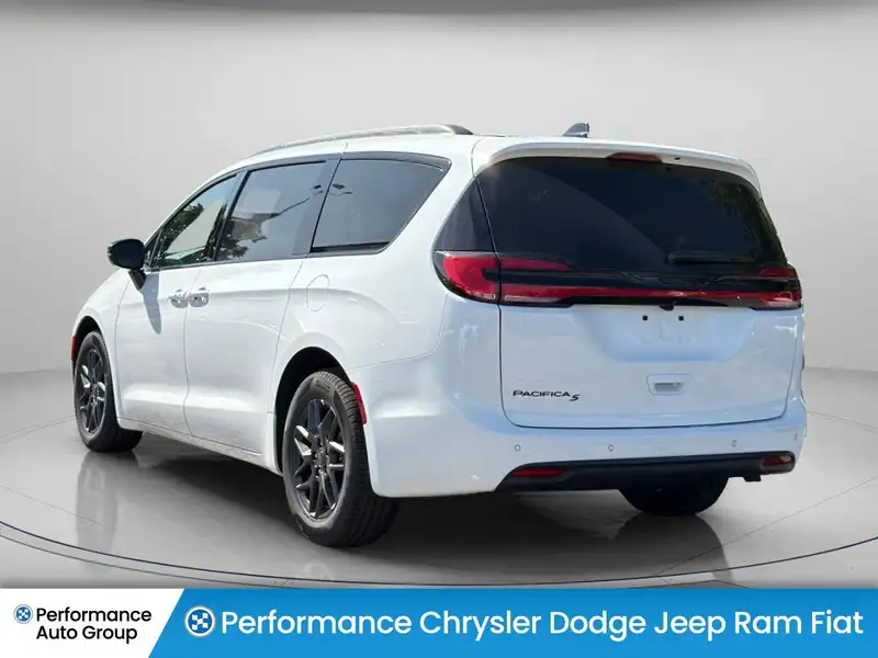 2027 Chrysler Pacifica Select, bílá, dovoz Kanada — foto 7 z 12