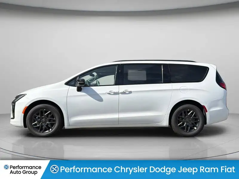 2027 Chrysler Pacifica Select, bílá, dovoz Kanada — foto 8 z 12
