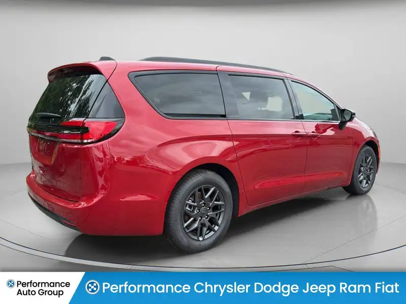 2027 Chrysler Pacifica Select, červená, dovoz Kanada — foto 5 z 12