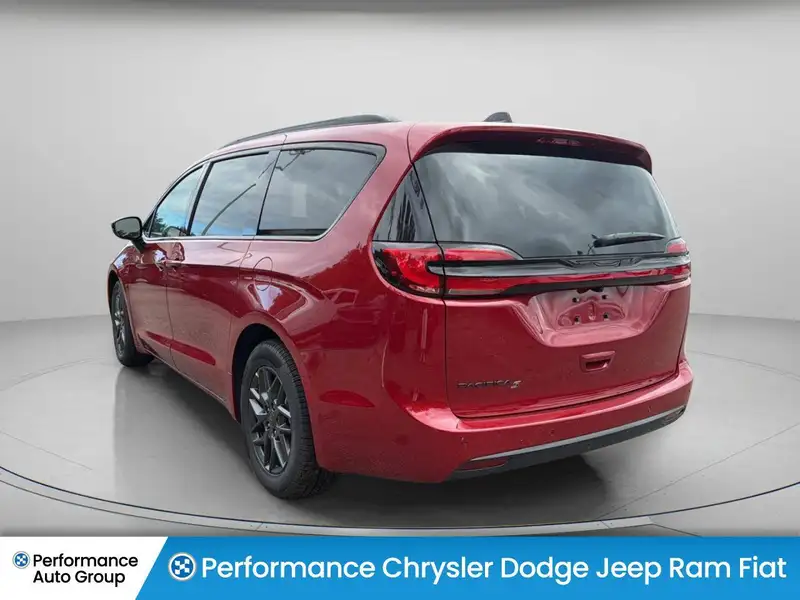 2027 Chrysler Pacifica Select, červená, dovoz Kanada — foto 7 z 12