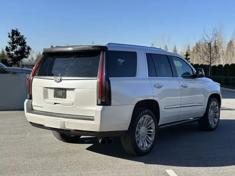 2016 Cadillac Escalade Platinum Automatic, bílá, 220 000 km, dovoz Kanada — foto 3 z 12