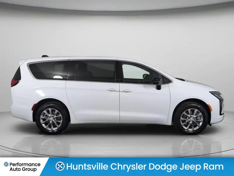 2027 Chrysler Pacifica Select AWD, bílá, dovoz Kanada — foto 4 z 12