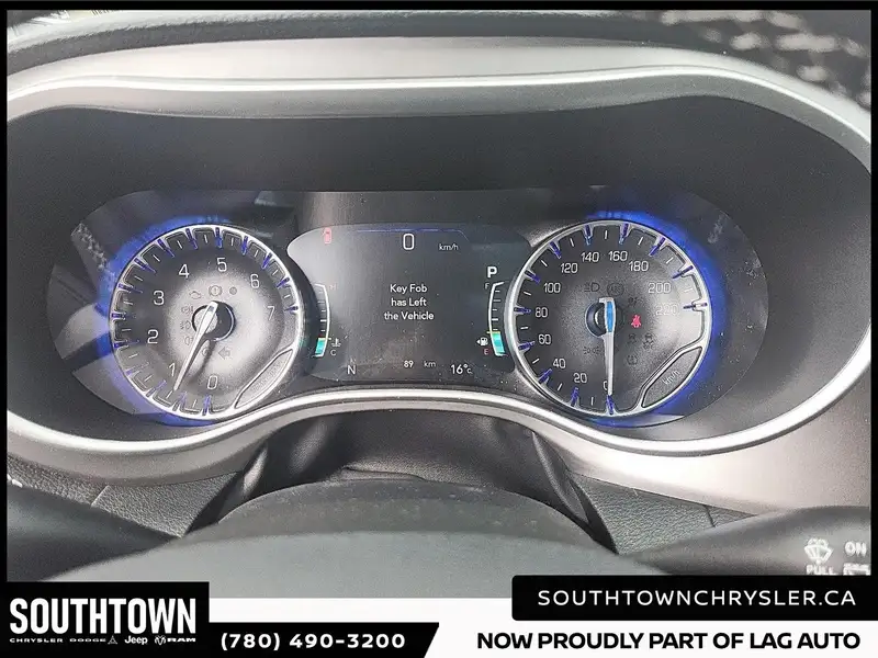 2027 Chrysler Pacifica SELECT AWD, bílá, 0 km, dovoz Kanada — foto 12 z 12