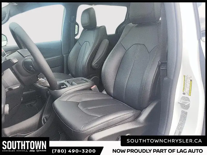2027 Chrysler Pacifica SELECT AWD, bílá, 0 km, dovoz Kanada — foto 8 z 12