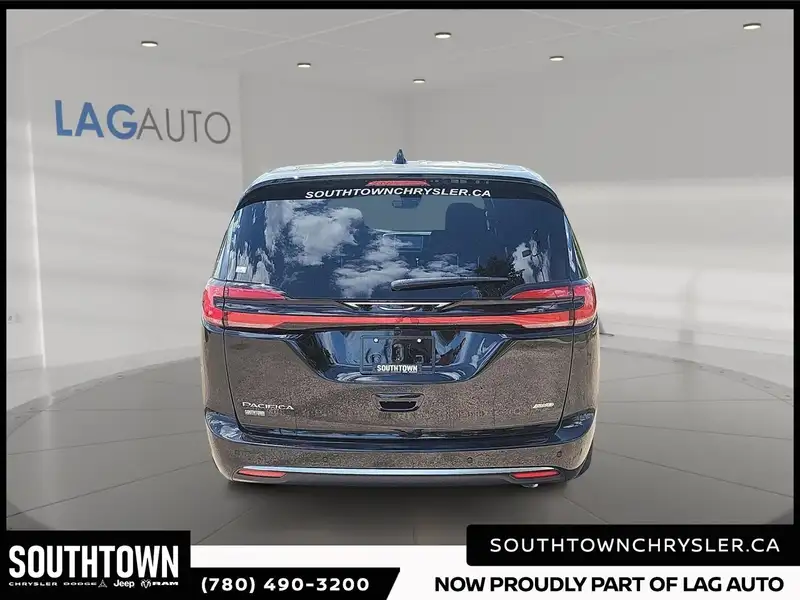 2027 Chrysler Pacifica SELECT AWD, černá, 0 km, dovoz Kanada — foto 3 z 12