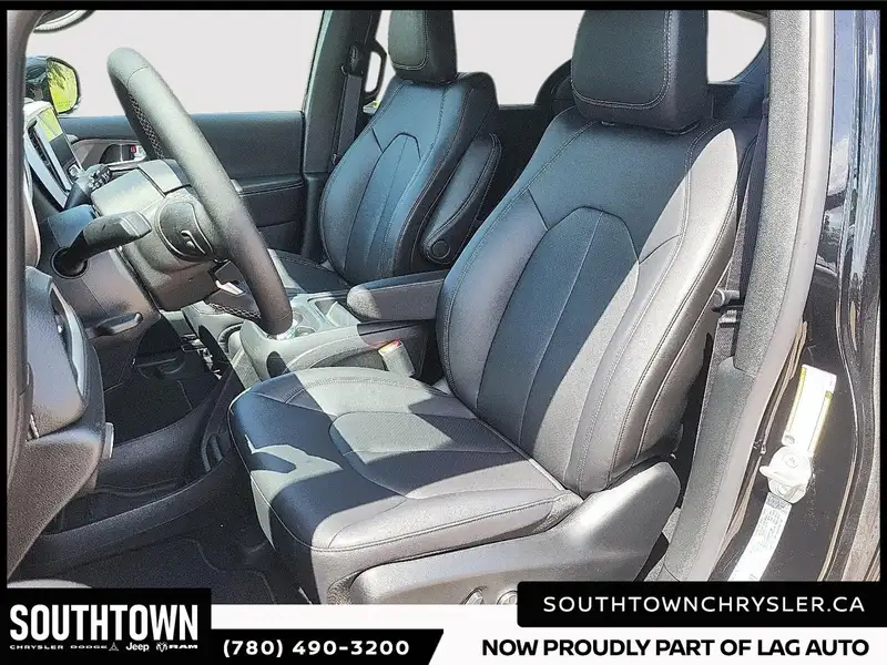 2027 Chrysler Pacifica SELECT AWD, černá, 0 km, dovoz Kanada — foto 9 z 12
