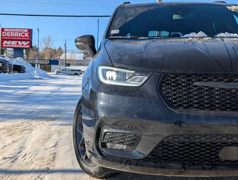 2026 Chrysler Pacifica Select, černá, 14 km, dovoz Kanada — foto 11 z 12