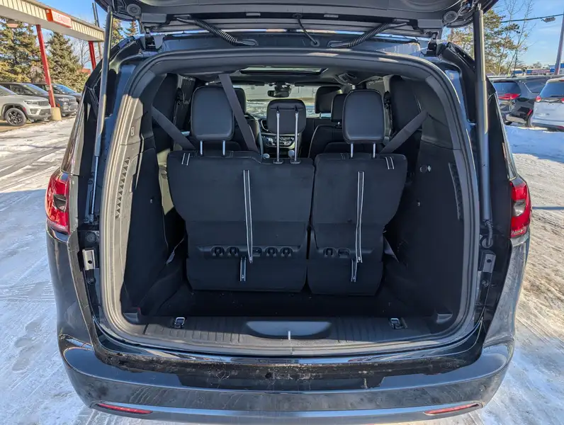 2026 Chrysler Pacifica Select, černá, 14 km, dovoz Kanada — foto 6 z 12