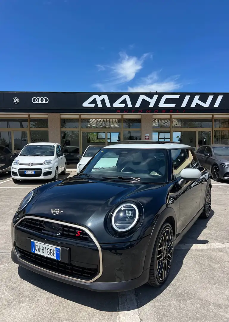 2024 MINI Cooper, 40 000 km, Itálie — foto 1