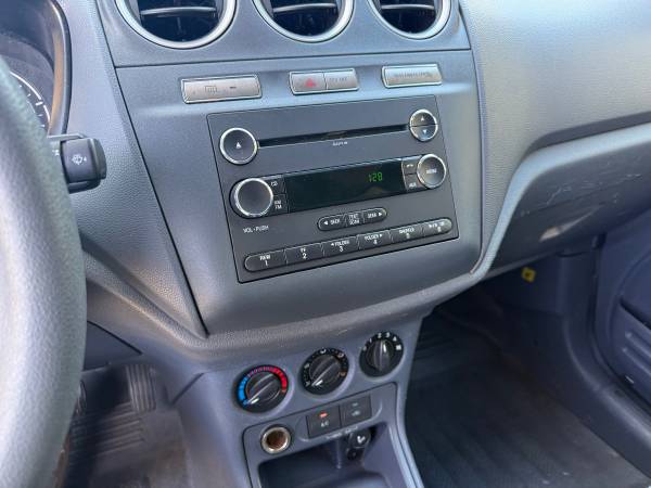 2013 Ford, dovoz Kanada — foto 10 z 12
