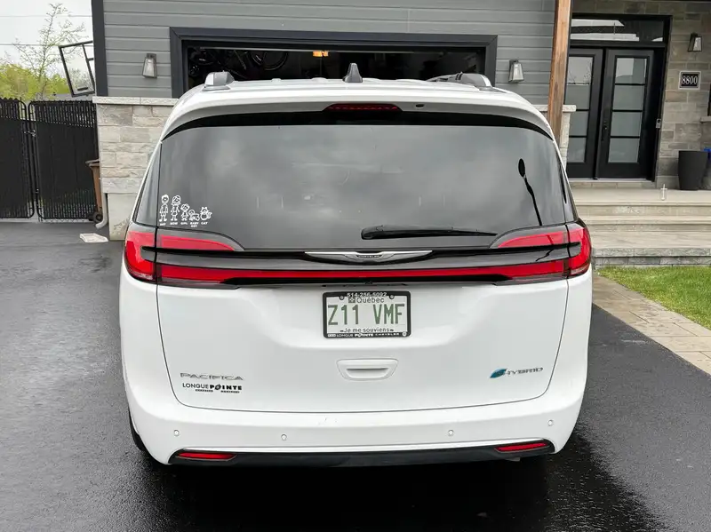 2023 Chrysler Pacifica Pinnacle, bílá, 34 899 km, dovoz Kanada — foto 5 z 12