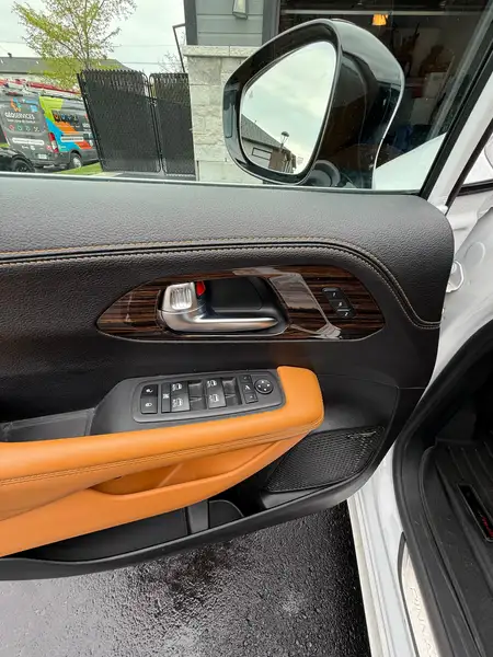 2023 Chrysler Pacifica Pinnacle, bílá, 34 899 km, dovoz Kanada — foto 9 z 12