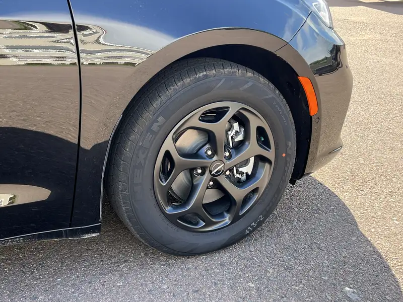 2024 Chrysler Pacifica Select, černá, 10 km, dovoz Kanada — foto 4 z 12