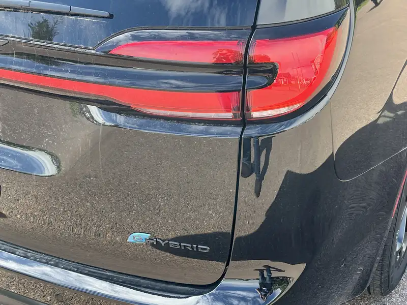 2024 Chrysler Pacifica Select, černá, 10 km, dovoz Kanada — foto 7 z 12