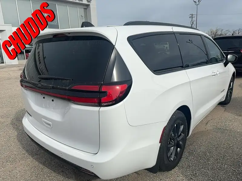 2025 Chrysler Pacifica Select, bílá, 9 km, dovoz Kanada — foto 4 z 12