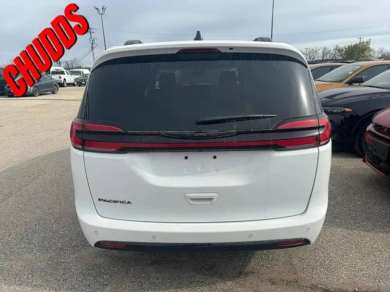 2025 Chrysler Pacifica Select, bílá, 9 km, dovoz Kanada — foto 5 z 12