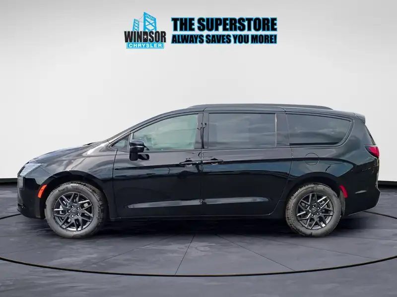 2027 Chrysler Pacifica Select AWD, černá, 7 km, dovoz Kanada — foto 5 z 12