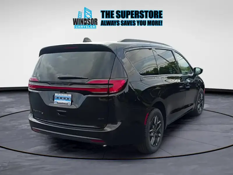 2027 Chrysler Pacifica Select AWD, černá, 7 km, dovoz Kanada — foto 8 z 12